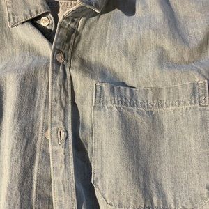 Hollister button down! Great condition! Fits XL